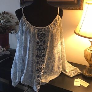 ❤️ Rewind Blue Paisley cold shoulder w/lace ❤️